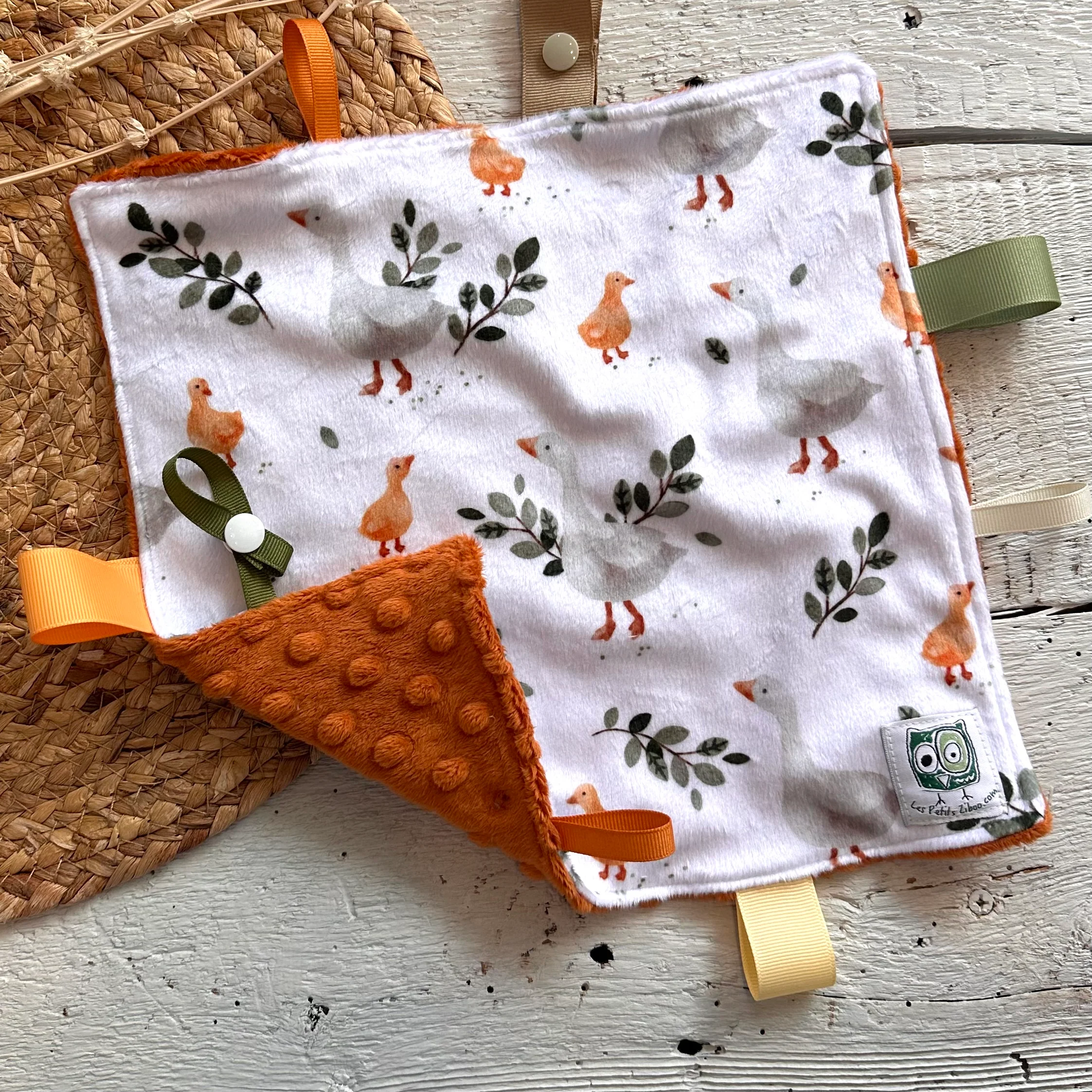 Doudou Rikiki douce des 2 cotés, EN STOCK PRÊTES À PARTIR ! doudou attache suce / jouet, taille 10x10" (25cm x 25cm) endos en minky – Image 3