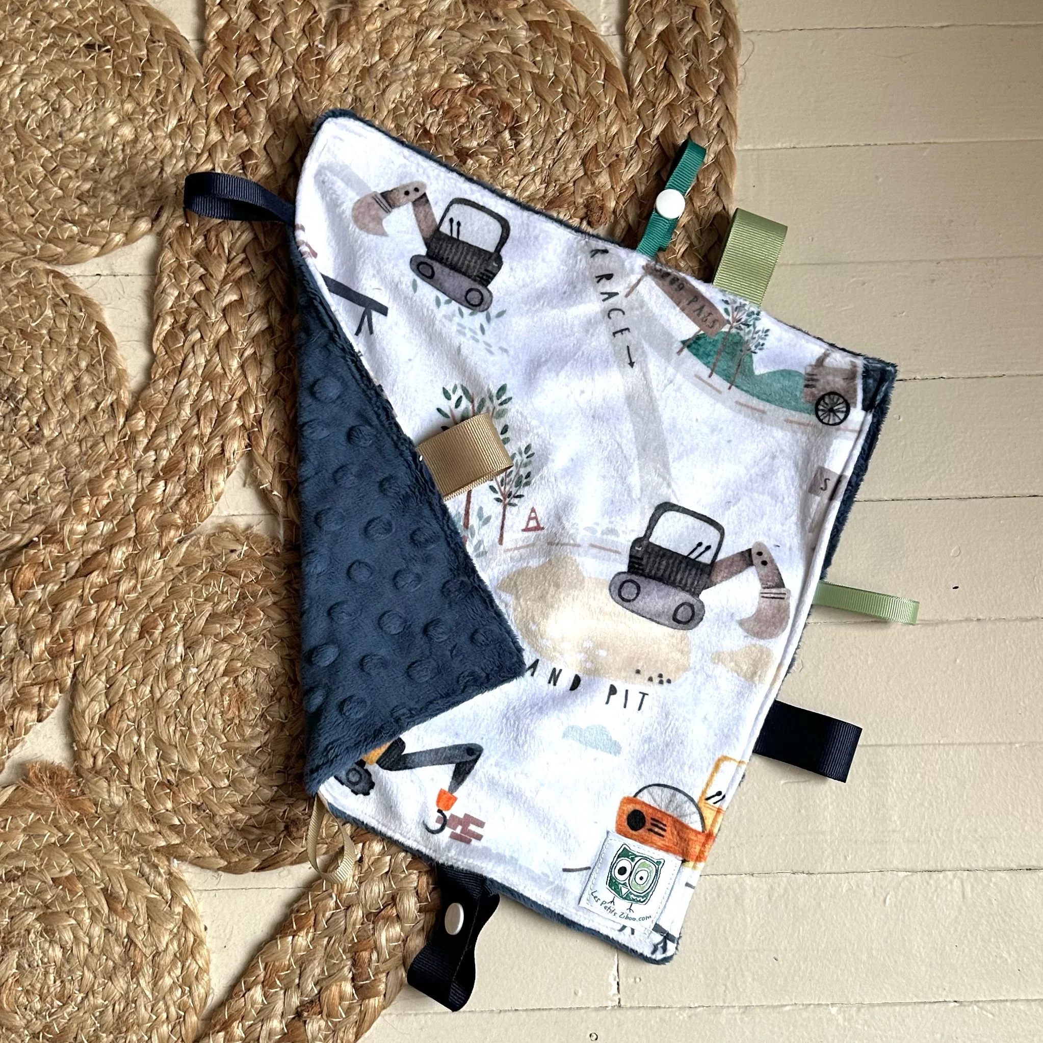 Doudou Rikiki douce des 2 cotés, EN STOCK PRÊTES À PARTIR ! doudou attache suce / jouet, taille 10x10" (25cm x 25cm) endos en minky – Image 4