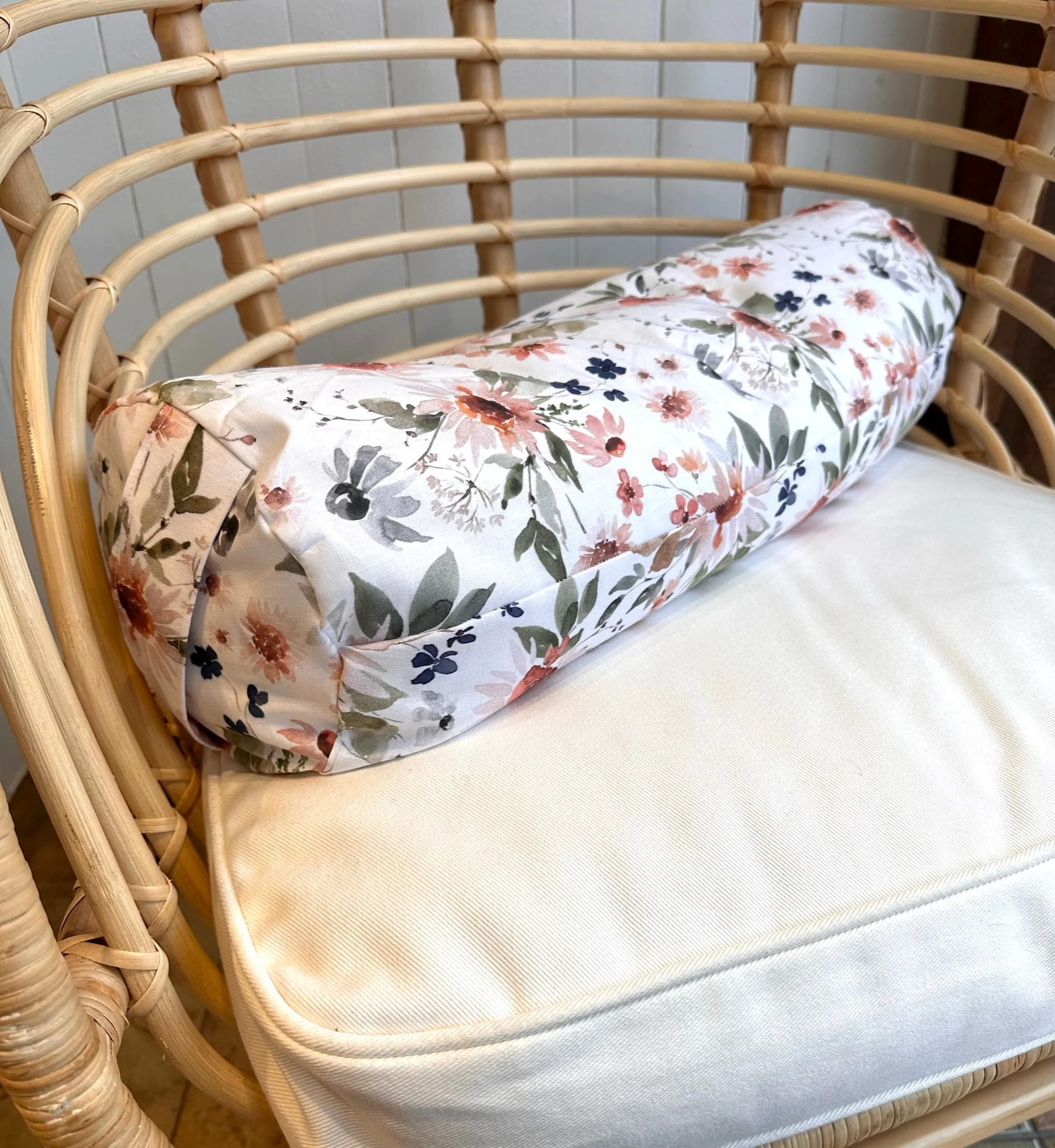 Prêt à partir, Coussin d'allaitement Cylindrique rempli d'écales de sarrasin. Longueur de 20'' – Image 4