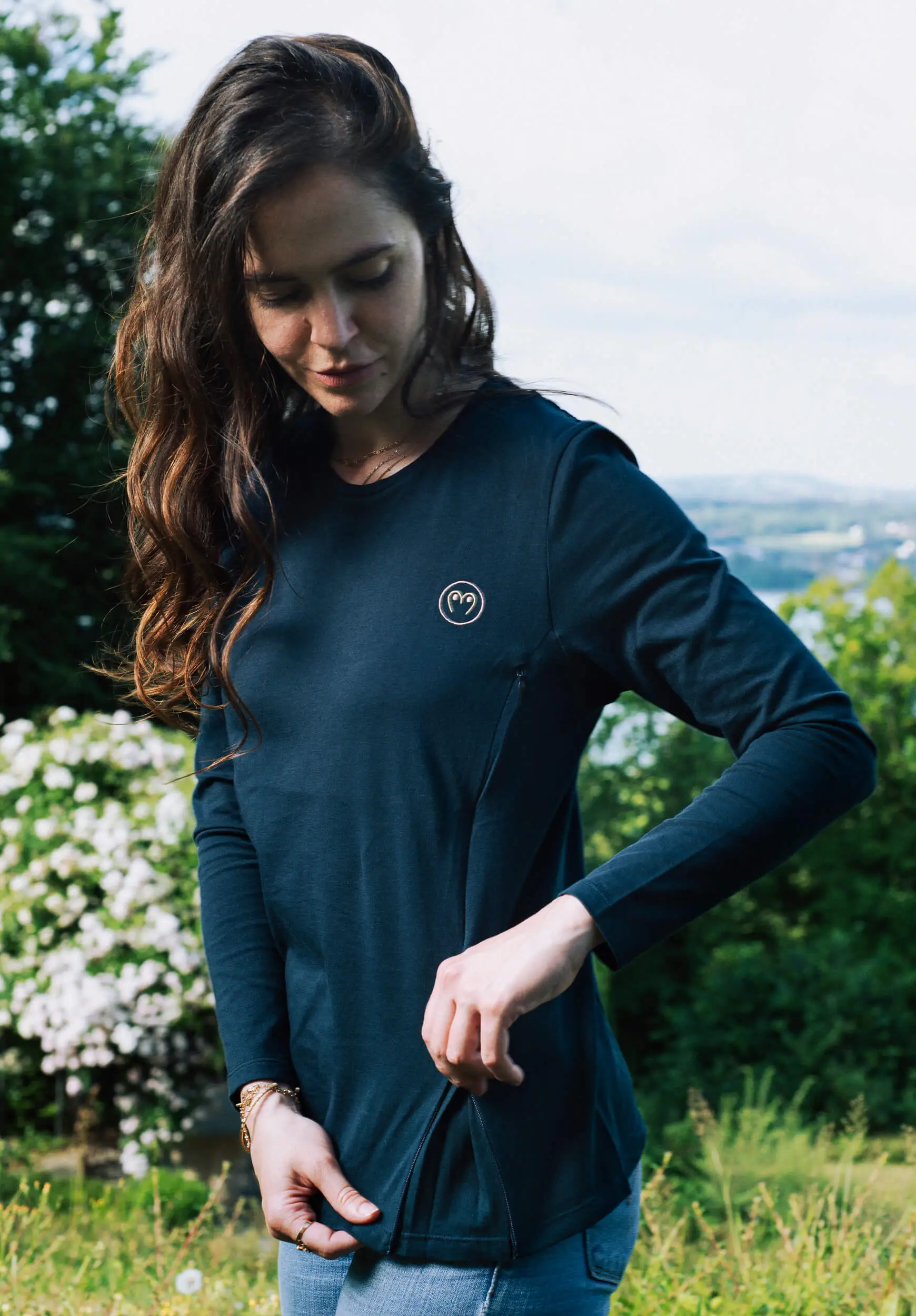 T-shirt Allaitement bleu marine à Manches Longues – Image 3